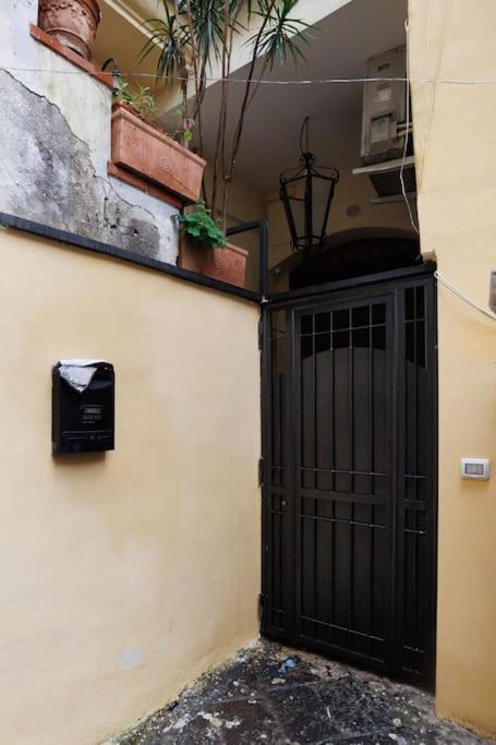 The San Gregorio Armeno Apartment By HouseinNápoles Exterior foto