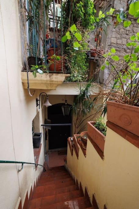 The San Gregorio Armeno Apartment By HouseinNápoles Exterior foto